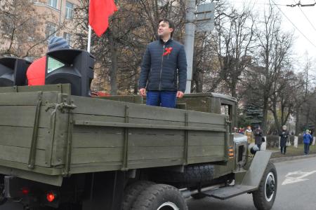 Коммунисты Владимирской области отметили 100-летие Великого Октября демонстрацией и праздничным концертом