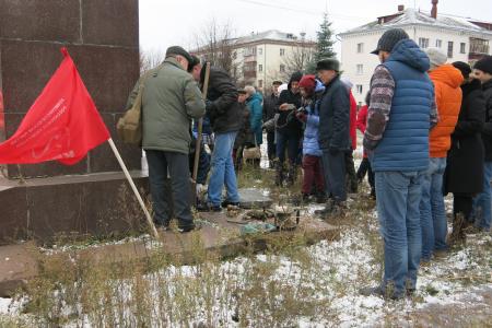 В Чебоксарах вскрыли «капсулу времени» с посланием потомкам