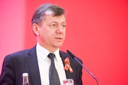 В Москве открылся международный форум левых сил «Октябрь 1917-го - прорыв к социализму!»