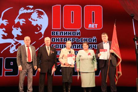 Торжественный вечер в честь 100-летия Великого Октября прошел в Томске