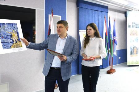 В стенах Тюменской облдумы состоялась церемония награждения детской выставки-конкурса «100 лет выстрелу «Авроры»