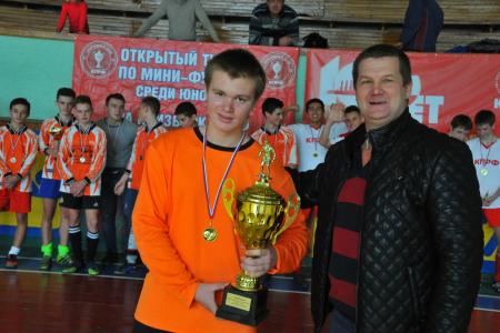 Спортклуб КПРФ провел детский футбольный турнир в Крыму, посвященный 100-летию Октябрьской революции