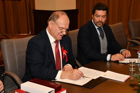 В Москве открылся международный форум левых сил «Октябрь 1917-го - прорыв к социализму!»