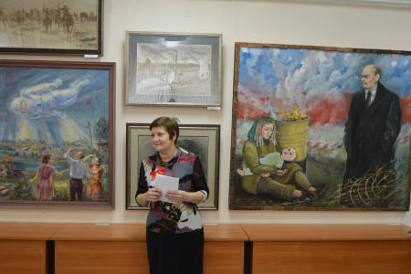 Будущих педагогов Алтайского края познакомили с художественной выставкой, посвященной 100-летию Великого Октября