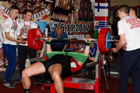 Атлет спортклуба КПРФ стал чемпионам мира в силовом жиме! Победа посвящена 100-летию Октябрьской Революции
