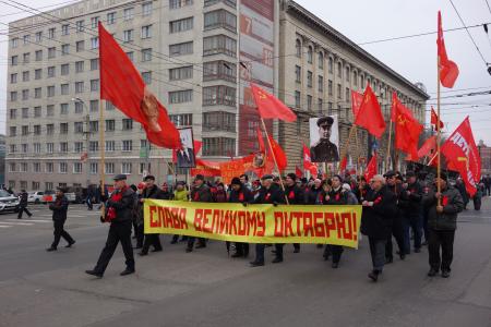 Митинг в честь 100-летия Великого Октября в Хабаровске