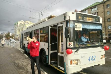В Белгородской области в день рождения Комсомола курсировал Комсомольский троллейбус