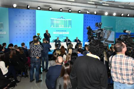 В заключительный день Всероссийского молодежного форума Государственной Думы Г.А. Зюганов встретился с его участниками