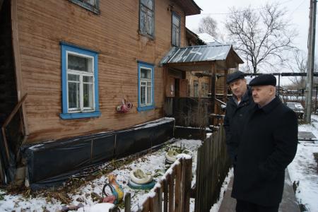 Сергей Мамаев: По причине бездействия чиновников администрации города Кирова жители микрорайона Вересники задыхаются в вони своих разваливающихся домов
