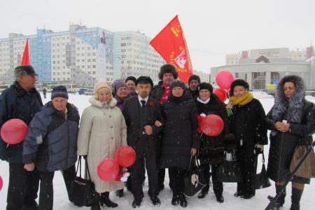 Ямало-Ненецкий АО. В Новом Уренгое состоялись демонстрация и митинг в честь 100-летия Октября