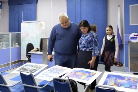 В стенах Тюменской облдумы состоялась церемония награждения детской выставки-конкурса «100 лет выстрелу «Авроры»