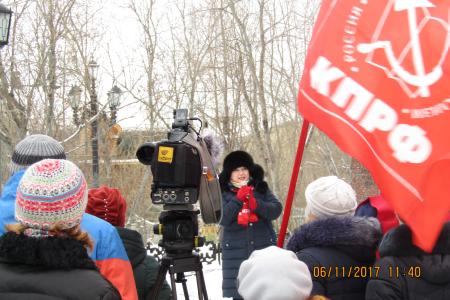 Демонстрация, посвященная 100-летию Великой Октябрьской социалистической революции, прошла в Салехарде