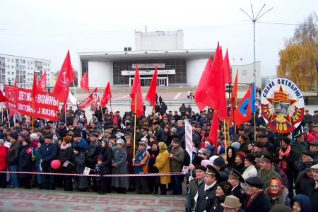 Единым маршем! 7 ноября в Орле  состоялись шествие и митинг, посвящённые 100-летию Великого Октября