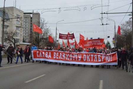 Коммунисты Владимирской области отметили 100-летие Великого Октября демонстрацией и праздничным концертом