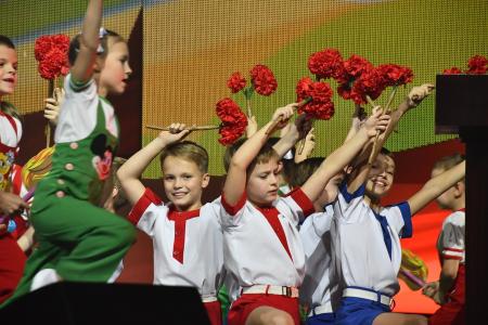 Выступление Г.А. Зюганова на торжественном вечере в концертном зале «Россия», посвященном 100-летию Великого Октября. Видео