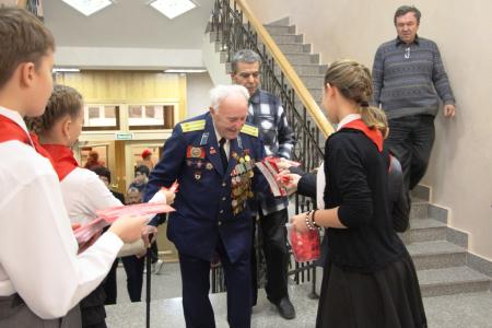 В Саратове прошли торжественное собрание и праздничный концерт, посвященный 100-летию Великого Октября