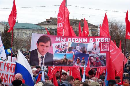 Орловские коммунисты приняли участие в праздничном шествии и митинге