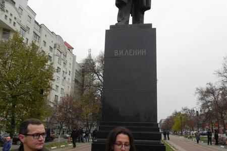 Белгородские комсомольцы отметили юбилей Великого Октября революционным маршем