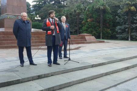 Коммунисты и  жители  Ялты отметили 100-летие Великой Октябрьской социалистической революции