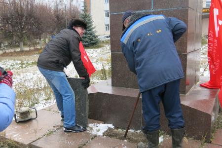 В Чебоксарах вскрыли «капсулу времени» с посланием потомкам