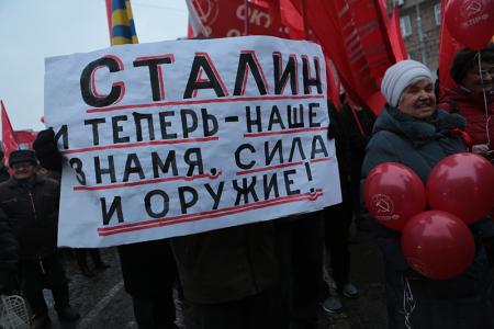 Новосибирские коммунисты провели праздничное шествие и митинг