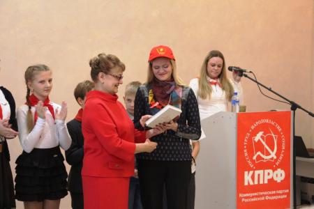 В Саратове прошли торжественное собрание и праздничный концерт, посвященный 100-летию Великого Октября