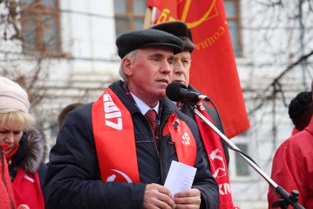 Вся власть – трудящимся! Коммунисты Рязани и их сторонники провели шествие и митинг в честь юбилея Великого Октября.