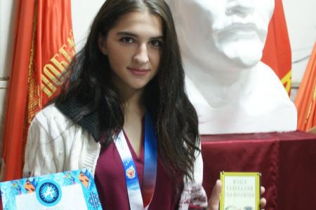 В день 99-й годовщины ВЛКСМ Айшат Джатдоева, комсомолка из Карачаево-Черкесии завоевала золотую медаль среди девушек на чемпионате мира по панкратиону в Сочи