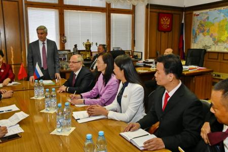 Иван Мельников встретился с молодыми китайскими парламентариями
