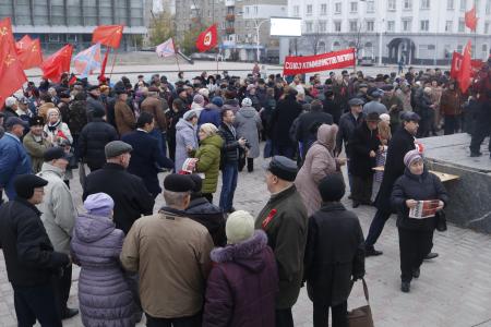 К.К. Тайсаев: «Даже в условиях военного положения сотни луганчан вышли на митинг в честь 100-летия Великого Октября»