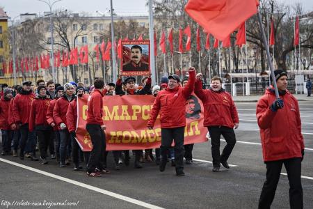 Самарские комсомольцы приняли участие в памятном параде, посвящённом военному параду 1941 года в Куйбышеве