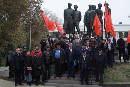Дагестан. Торжественное собрание по случаю 100-летнего юбилея Великой Октябрьской революции прошло в Махачкале