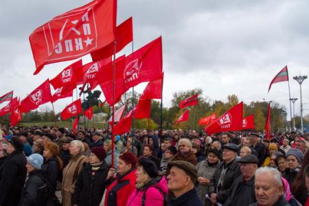 Тысячи приднестровцев выразили недоверие власти на митинге в Тирасполе
