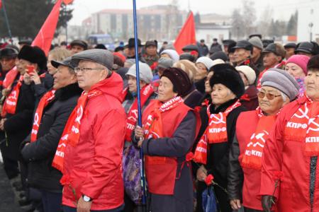 Тувинские коммунисты отметили юбилей Великого Октября концертом и митингом