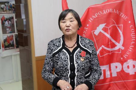 Тувреском КПРФ награждает достойных коммунистов