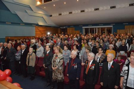 Столетие Великого Октября отметили на торжественном собрании в Биробиджане