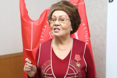 Тувреском КПРФ награждает достойных коммунистов
