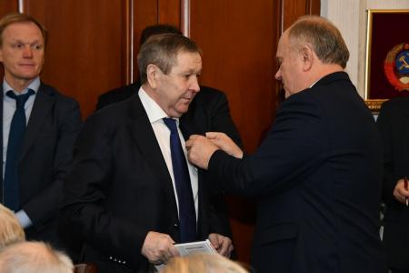 В День Великой Октябрьской социалистической революции Г.А. Зюганов наградил известных спортсменов