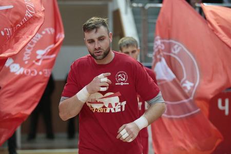Мини-футбольный клуб КПРФ вышел на матч шестого тура Суперлиги Чемпионата России в памятных футболках к 100-летию Революции