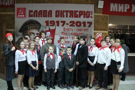 В Ярославле прошёл праздничный концерт в честь столетия Великого Октября
