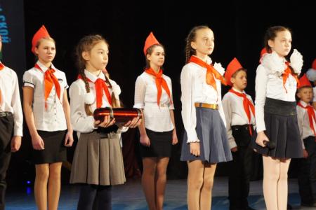 "Здравствуй, коммунистическое завтра!". В день 100-летия Великого Октября пионеры Забайкалья отправили послание в будущее