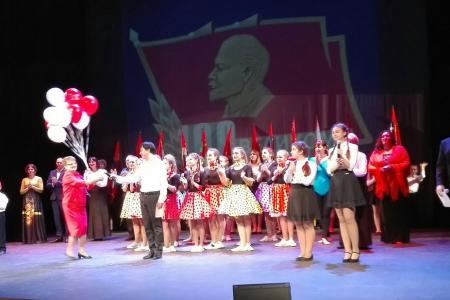 В Саратове прошли торжественное собрание и праздничный концерт, посвященный 100-летию Великого Октября