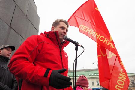 Свердловские коммунисты отметили 100-летие Октября многотысячным шествием и мощным концертом