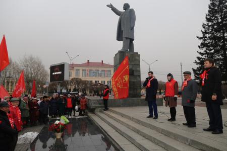 Тувинские коммунисты отметили юбилей Великого Октября концертом и митингом