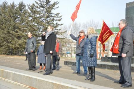 Коммунисты Биробиджана провели митинг в день столетия Октябрьской революции  