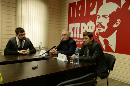 Новосибирский обком КПРФ организовал пресс-конференцию депортированного из Польши профессора Дмитрия Карнаухова