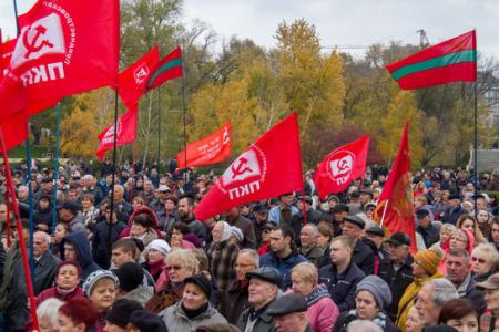 Тысячи приднестровцев выразили недоверие власти на митинге в Тирасполе