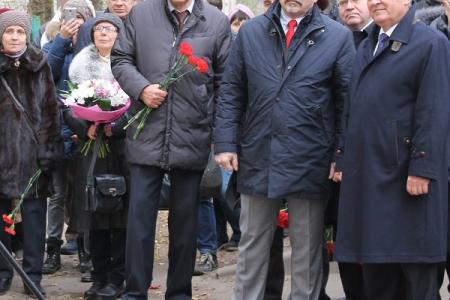 В Новгороде открыли мемориальную доску первому секретарю обкома КПСС В.Н. Базовскому