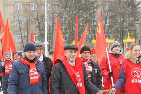 В Кемеровской области состоялись праздничный концерт, митинг и возложение, посвященные столетию Великой Октябрьской социалистической революции