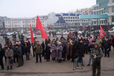 «Обновлённый социализм победит в России!». В центре Казани коммунисты и сторонники КПРФ праздничным митингом встретили 100-летие Великого Октября